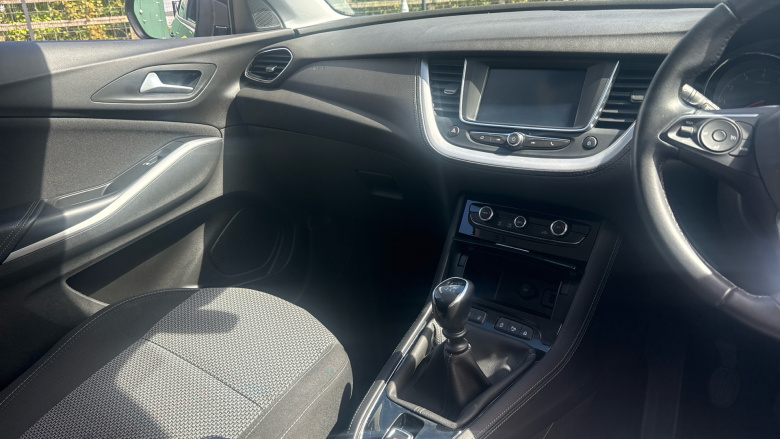 Vauxhall Grandland X 1.2 Turbo SE 5dr Petrol Hatchback